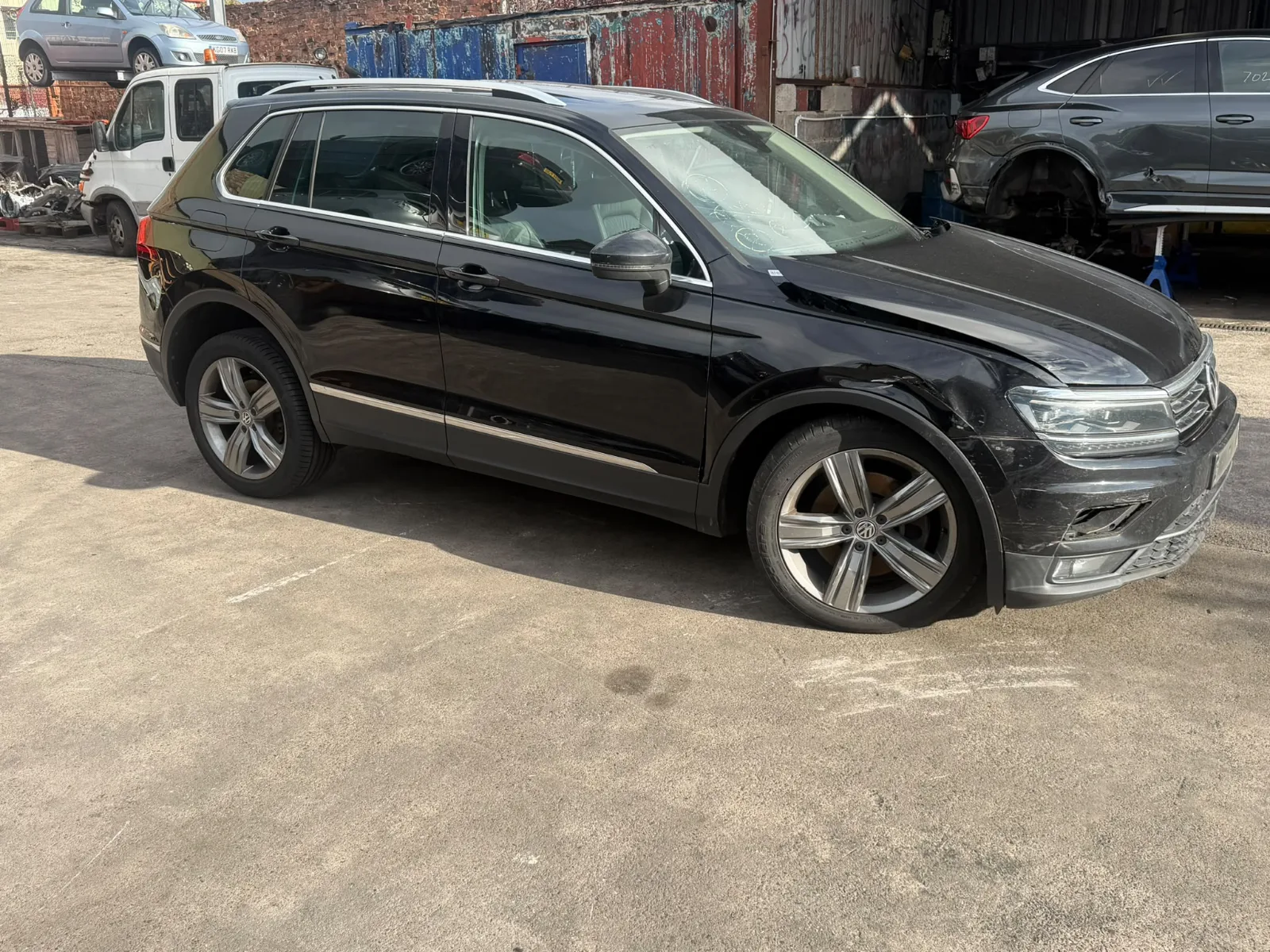 2017 VW Tiguan SEL TDI BlueMotion Technology 4Motion Semi-Auto 2.0 being broken for parts